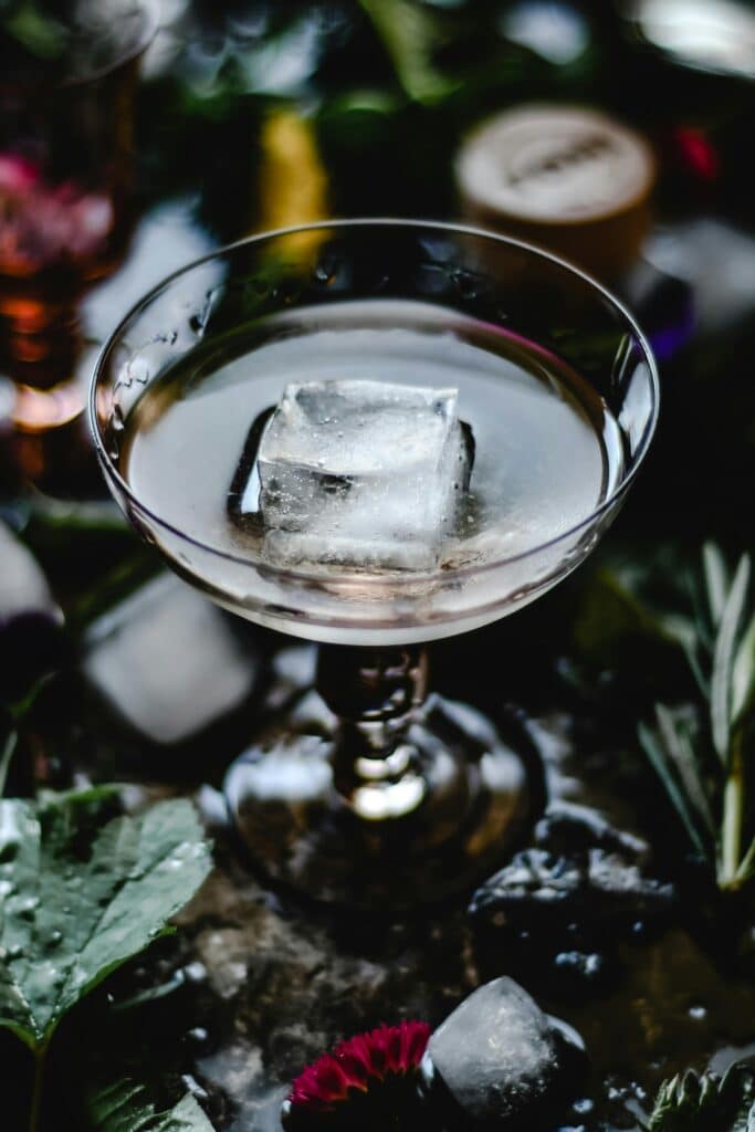 Combien de temps faut-il pour faire des glaçons pour ses cocktails maison ?