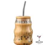Gobelet en verre avec paille