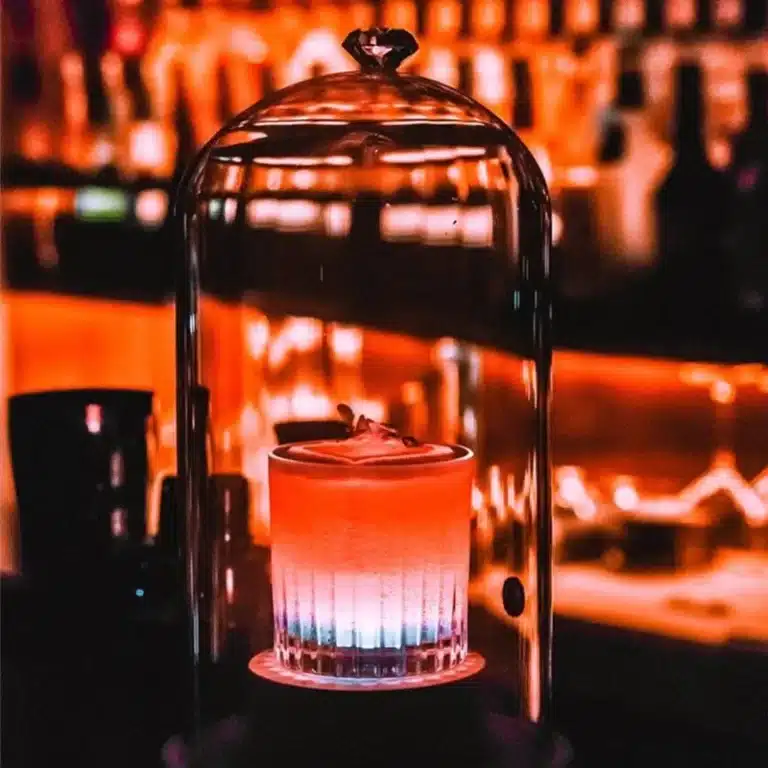 Mini cloche en verre avec socle en bois 2