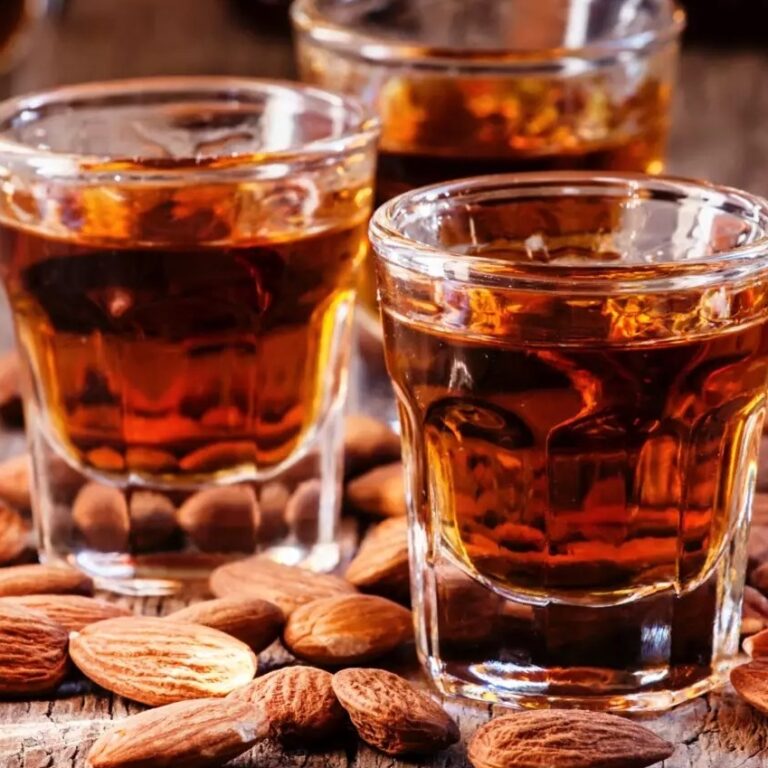 amaretto-liquueur-italienne-260x Cropped