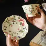 Tasse à thé vintage en porcelaine avec soucoupe 3