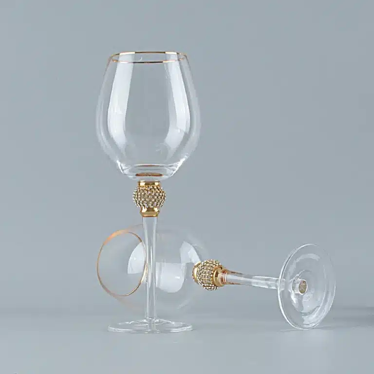 Verre à vin liseré or et pied strass 2