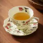 Tasse à thé vintage en porcelaine avec soucoupe 2
