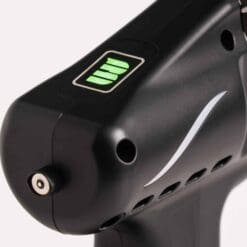 Détail de l'indicateur de batterie vert allumé sur le Flavour Blaster Pro 2.5 noir