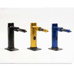 Trois pistolets aromatiseurs bulleurs Aladin 007 noir, doré et bleu sur leurs socles