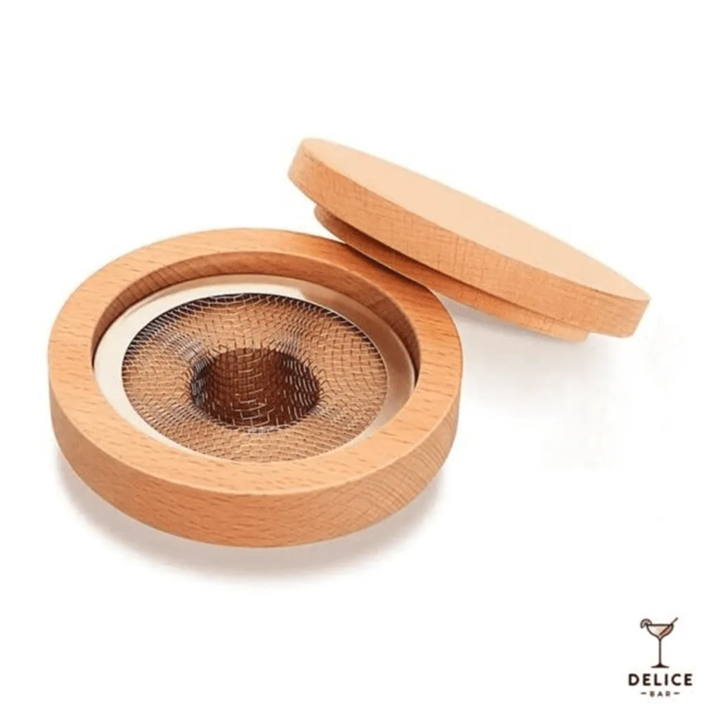 Round wooden cocktail smoker with a lid ready to personalise