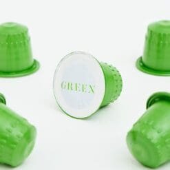 Capsules vertes Green pure matcha compatibles Nespresso, opercule blanc avec inscription Green au centre
