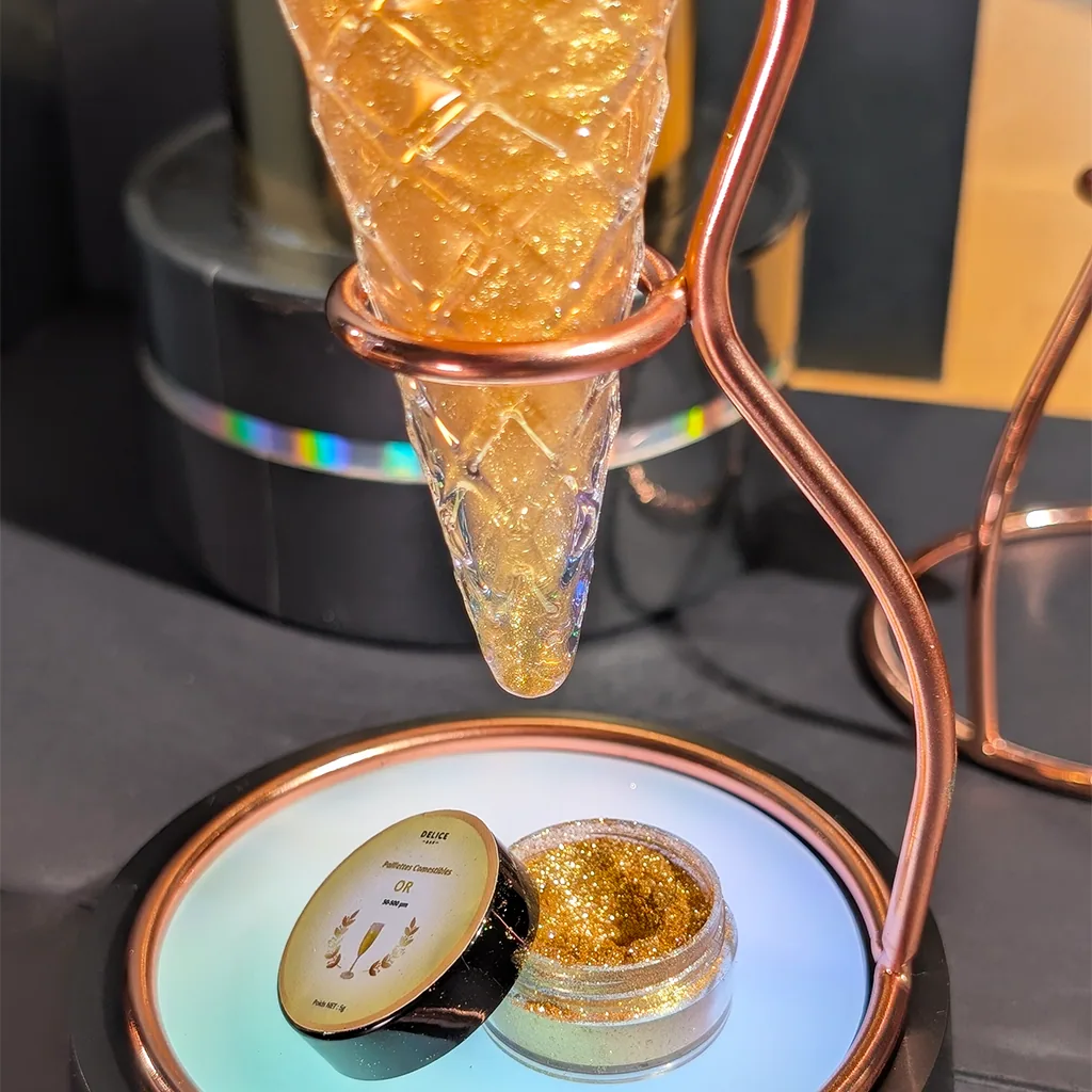 Cocktail doré réalisé avec des paillettes comestibles Or