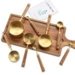 Set de 8 cuillères doseuses en bois et acier doré