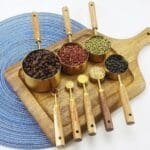 Set de 8 cuillères doseuses en bois et acier doré