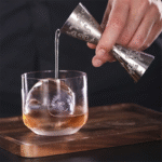 Doseur cocktail gravé à arabesques – 30/45 ml