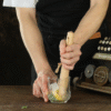 Pilon à cocktail en Bois – mojito et fruits – vue 1