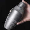 Shaker cocktail professionnel à arabesques – 500 ml – vue 1