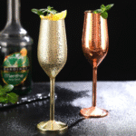 Duo de flûtes à champagne martelées – doré et cuivre