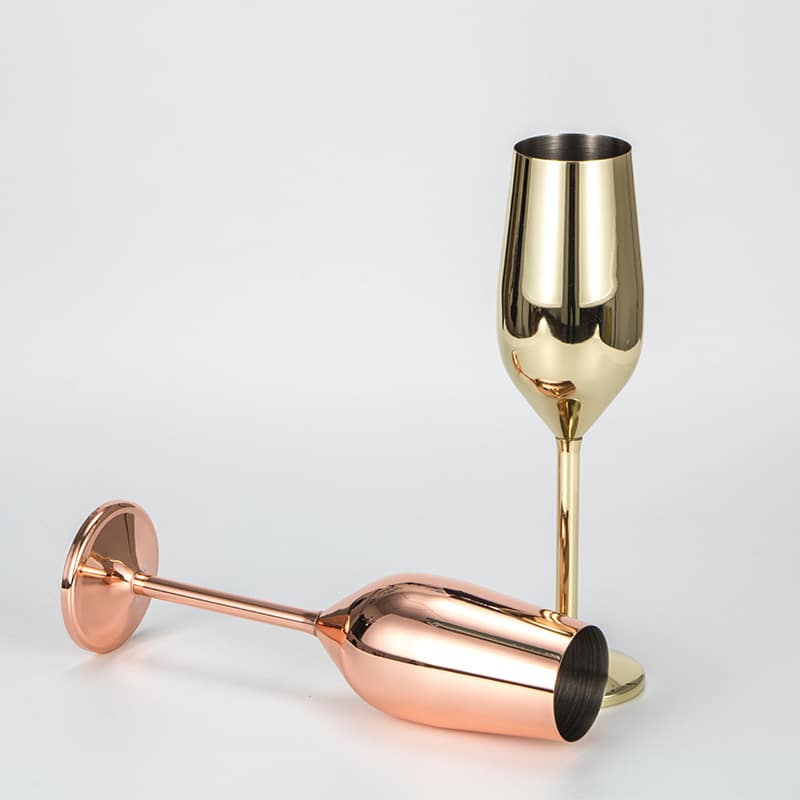 Duo de flûtes à champagne martelées – doré et cuivre