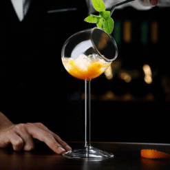 Verre à cocktail sphère inclinée – design artistique – vue 2