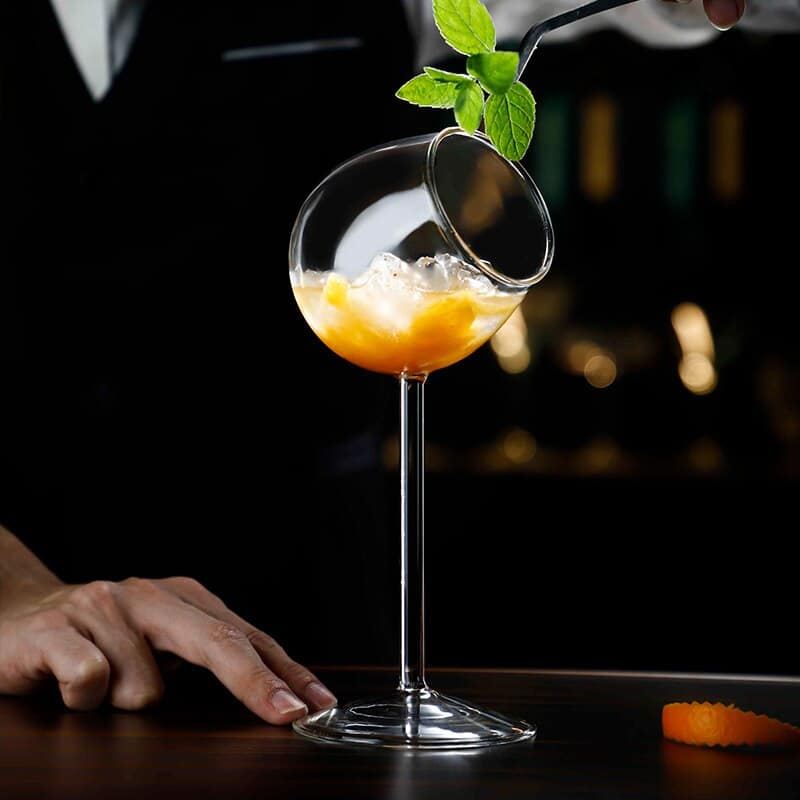 Verre à cocktail sphère inclinée – design artistique