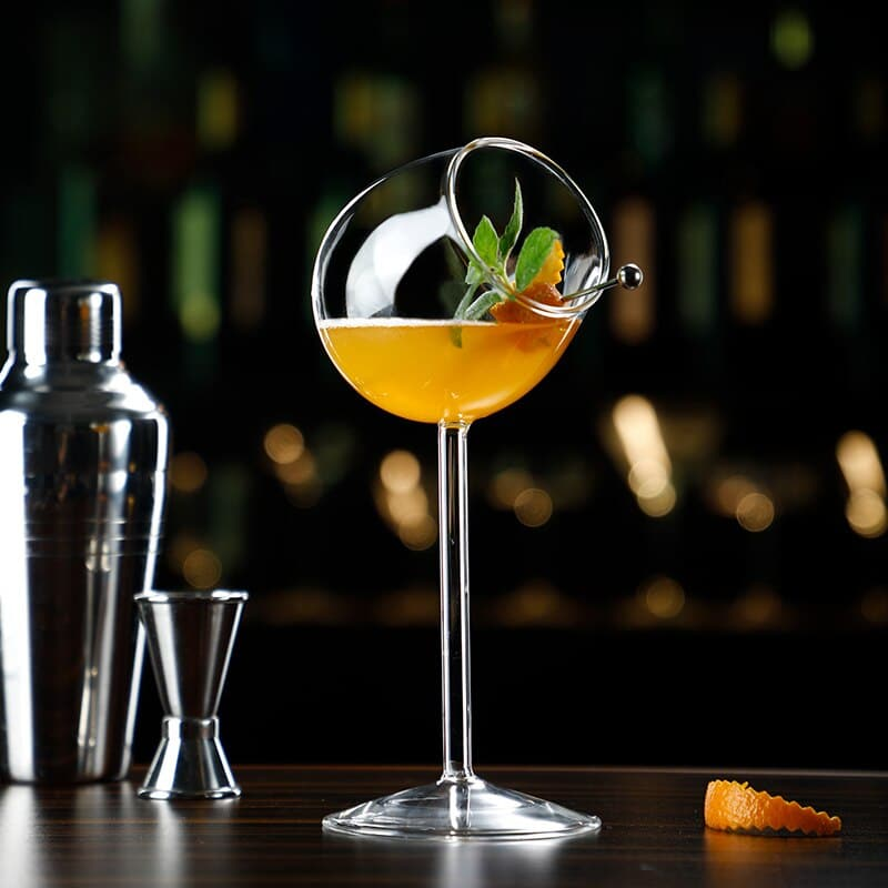 Verre à cocktail sphère inclinée – design artistique