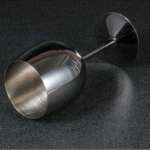Verre à vin métallisé sur pied – finition rose gold