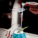 Verre à cocktail pyramide inversée – service fumé