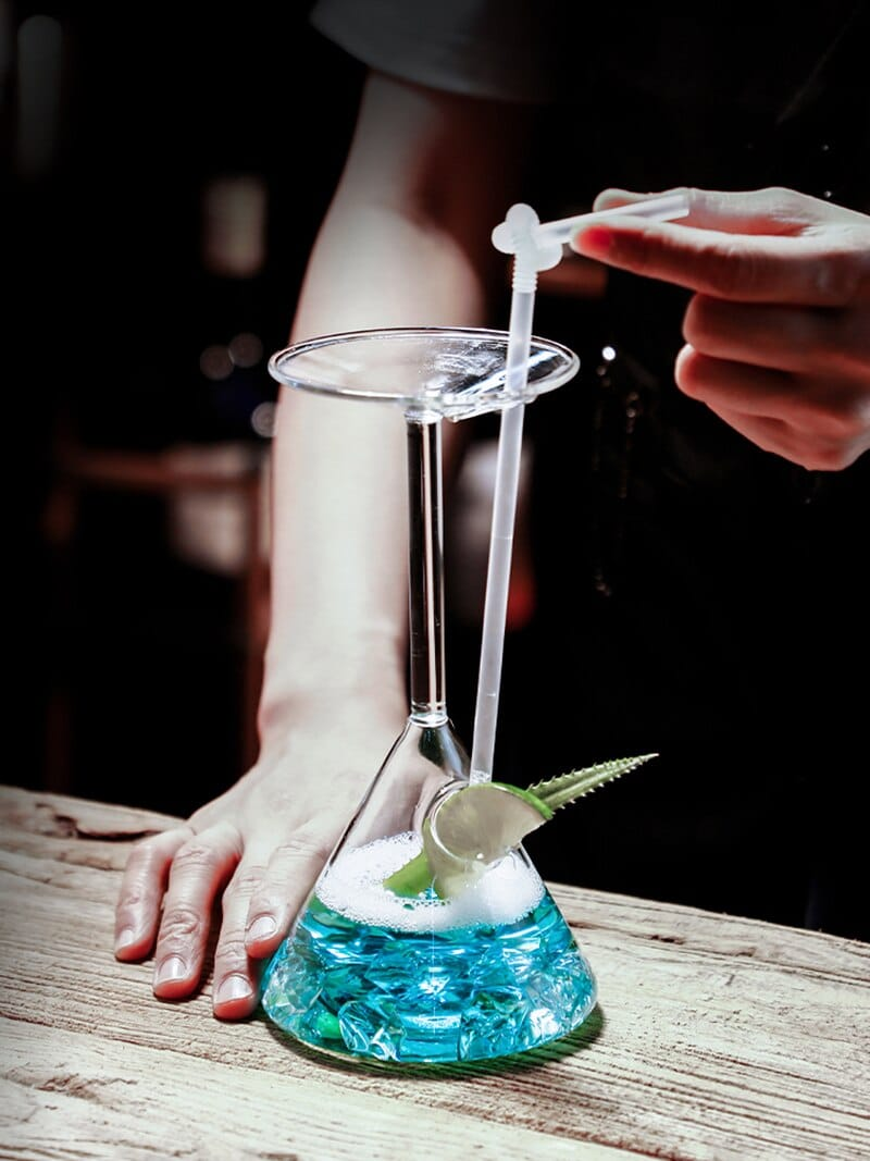 Verre à cocktail pyramide inversée – service fumé