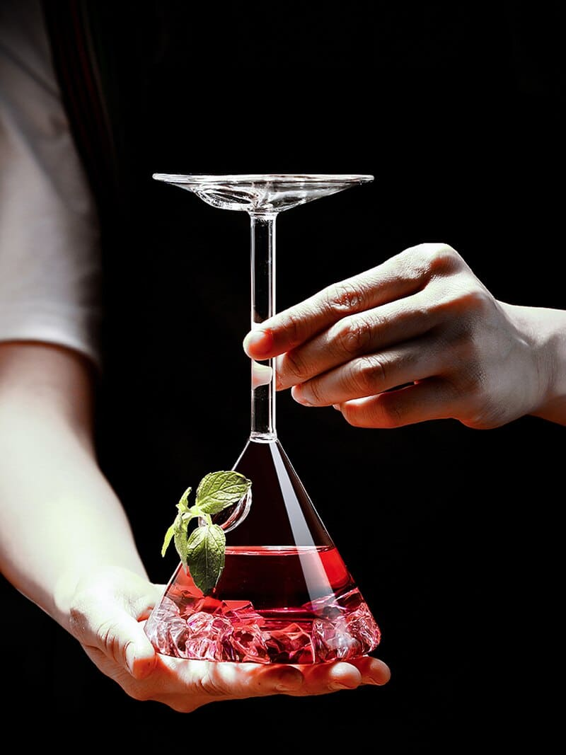 Verre à cocktail pyramide inversée – service fumé