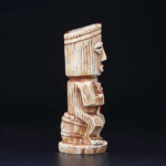 Mug Tiki totem en céramique – effet bois sculpté 22 cm