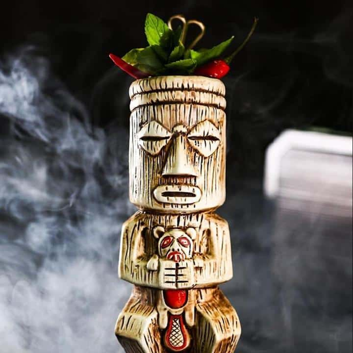Mug Tiki totem en céramique – effet bois sculpté 22 cm