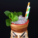 Mug Tiki Polynésien – cocktail tropical sculpté