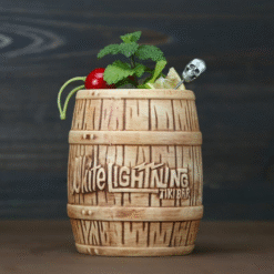 Mug Tiki Tonneau – cocktail tropical sculpté – vue 1