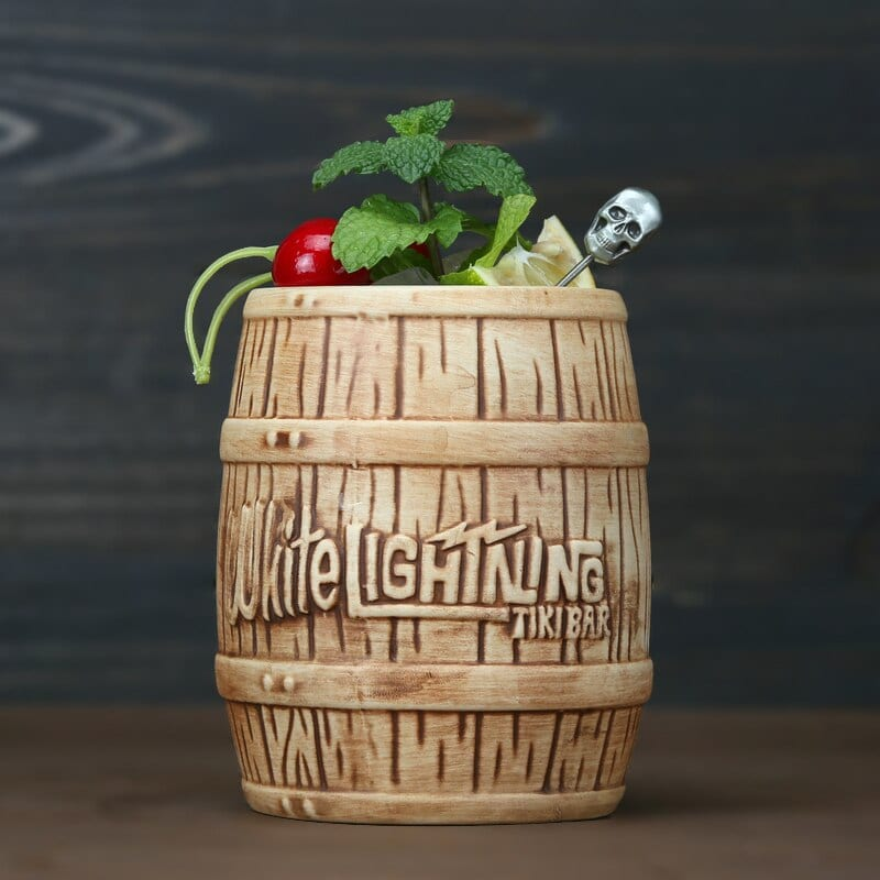 Mug Tiki Tonneau – cocktail tropical sculpté