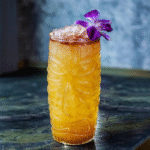 Mug Tiki Transparent – cocktail tropical sculpté