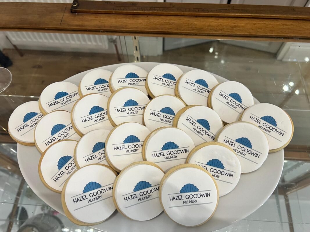 Logo aziendale stampato su decorazioni commestibili per biscotti