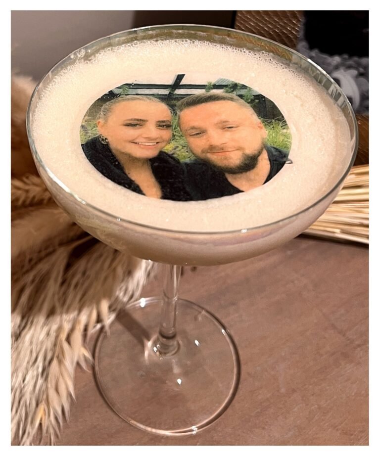 Photo comestible imprimée sur la mousse d’un cocktail